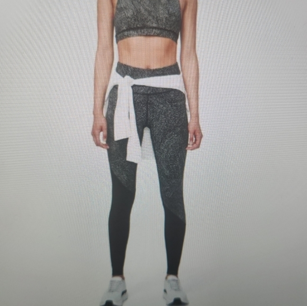 Lululemon Speed Wunder Tight 29" Size 6 Medium Rise Half Moon Polka Dot ASYM‎
